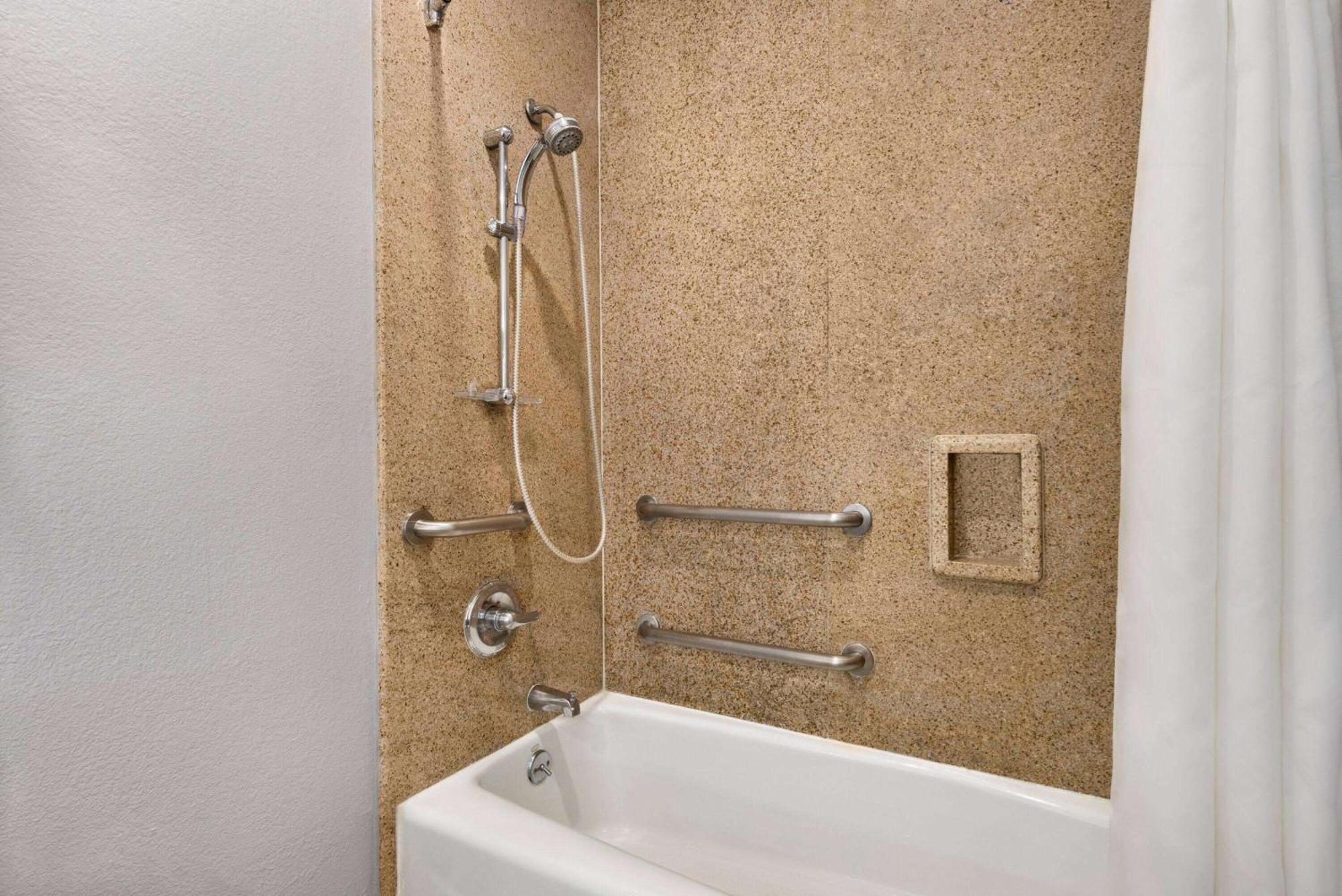 Days Inn & Suites By Wyndham Houston Hobby Airport Luaran gambar